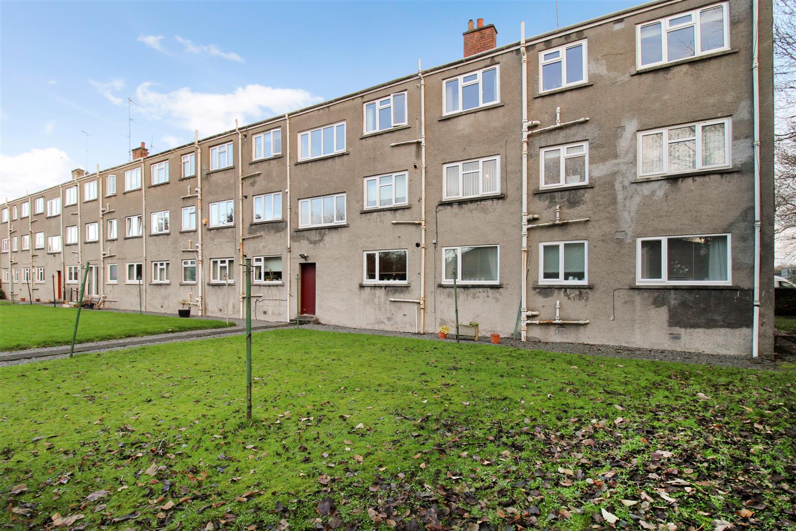 2 Bed Flat in Corsebar Road, Renfrew Offers Over £110000